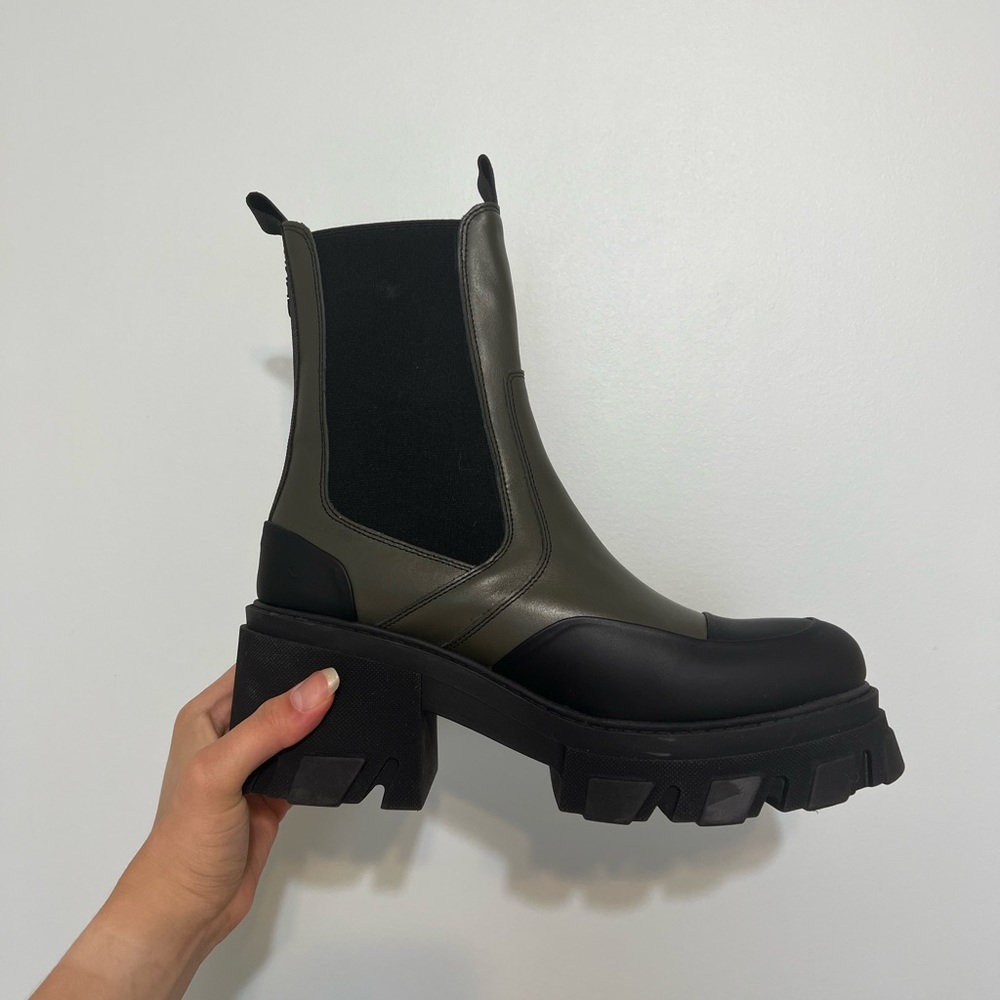 Ganni - Leather Lug Sole Chelsea Boots